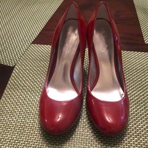 Very comfortable and easy to walk in.